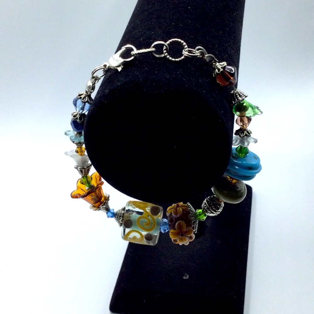 Vintage glass and plastic bead flower bracelet